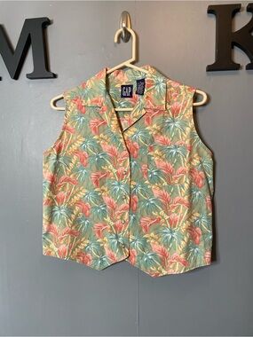 GAP Sleeveless Tropical Button-Front Shirt Vest in Green and Pink vintage